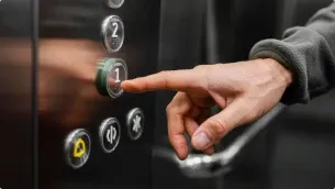 Elevadores com eficiência energética que geram economia*